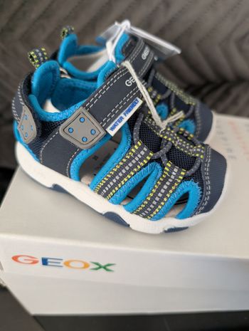 Sandales d'été garçon. Compatible l'eau. Taille 20. Neuf. Geox 