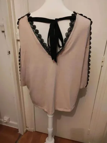 Léger pull dentelle dos manches 3/4 TU