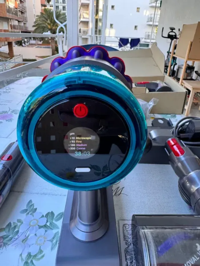 Dyson V15