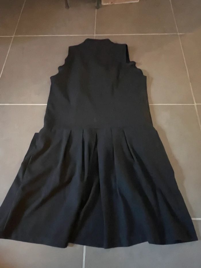 Robe noire,Multi saison et reporter en soirée en été ou en hiver avec un petit pull en dessous - photo numéro 3