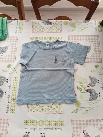 Tee-shirt Petit Bateau taille 5 ans