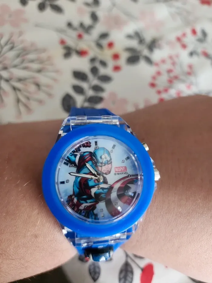 Montre lumineuse captain america - photo numéro 4