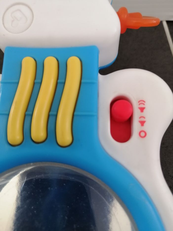 ma 1 er guitare de fisher price - photo numéro 4