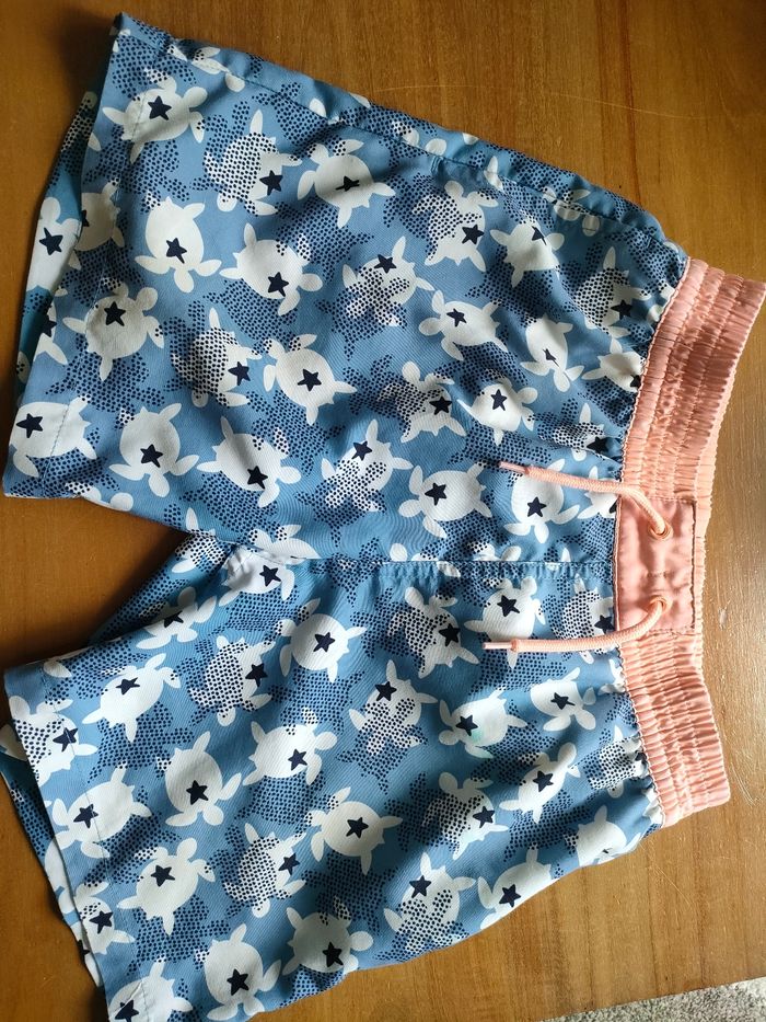 Short de bain avec motifs 10 ans TBE