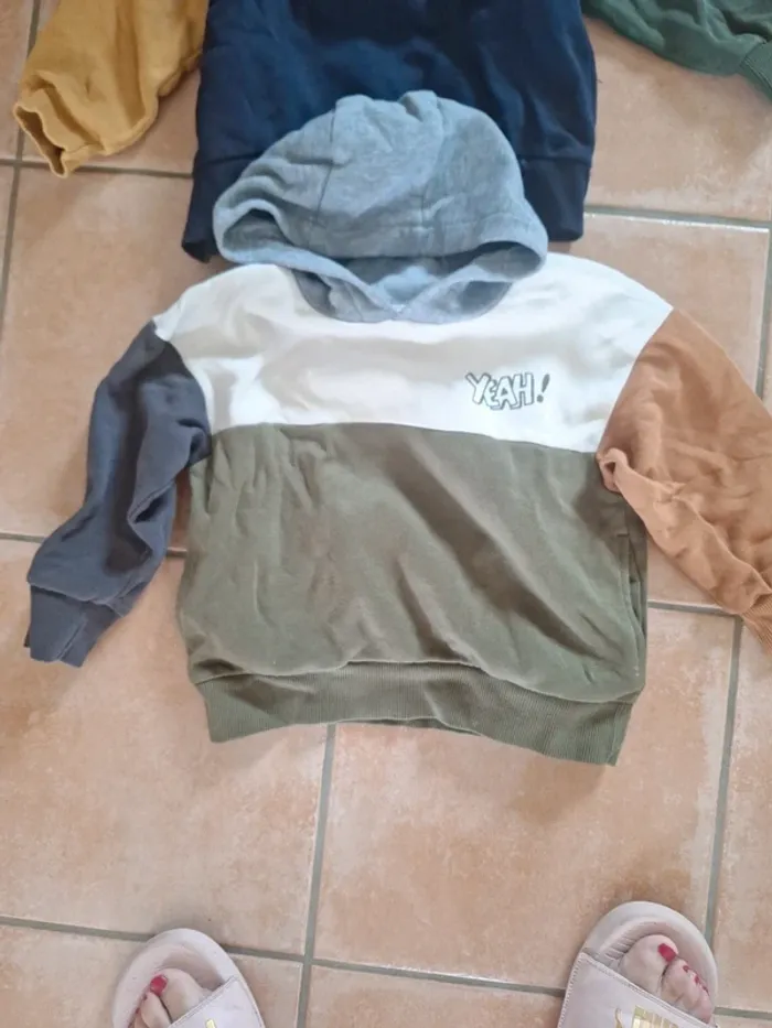 Sweat a capuche - photo numéro 2