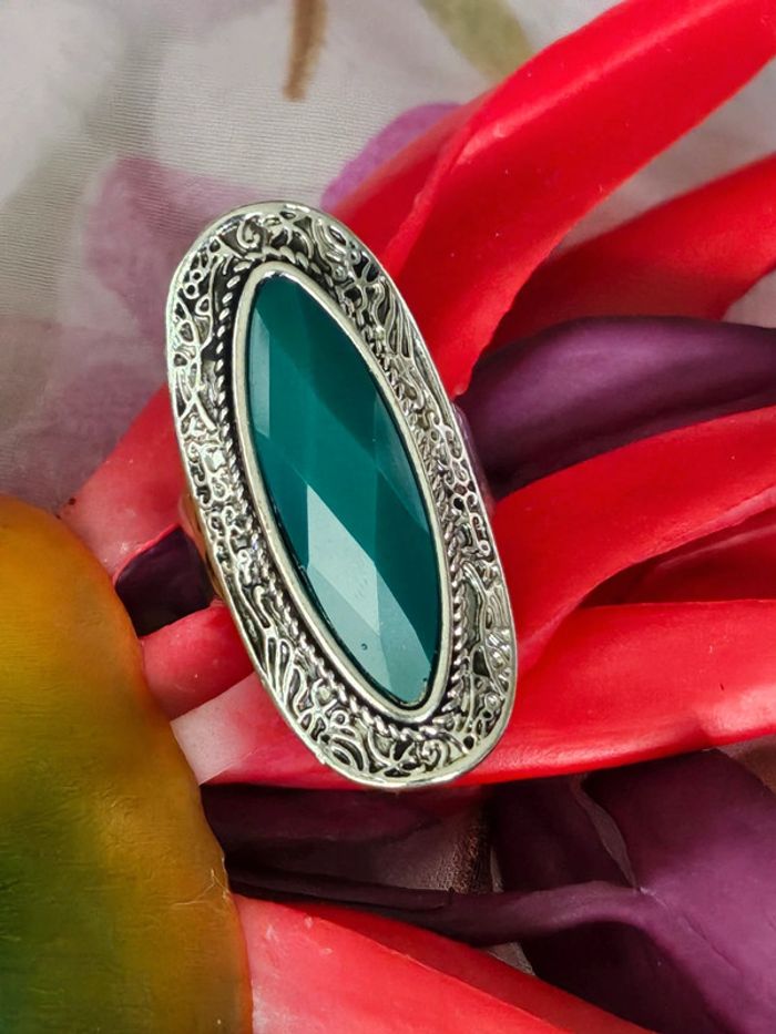 Bague longue texturée avec sa pierre en acier inoxydable - photo numéro 3