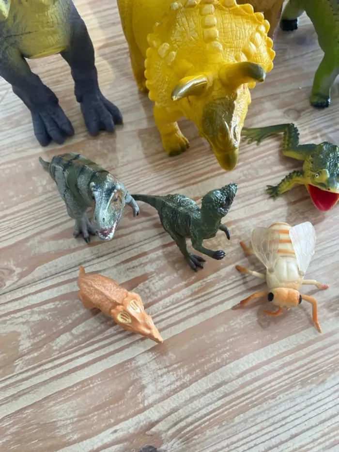 Gros lot de dinosaures - photo numéro 2