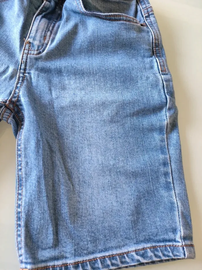 Short slim pour garçon, 
taille 10 ans, 
marque Kiabi. - photo numéro 4