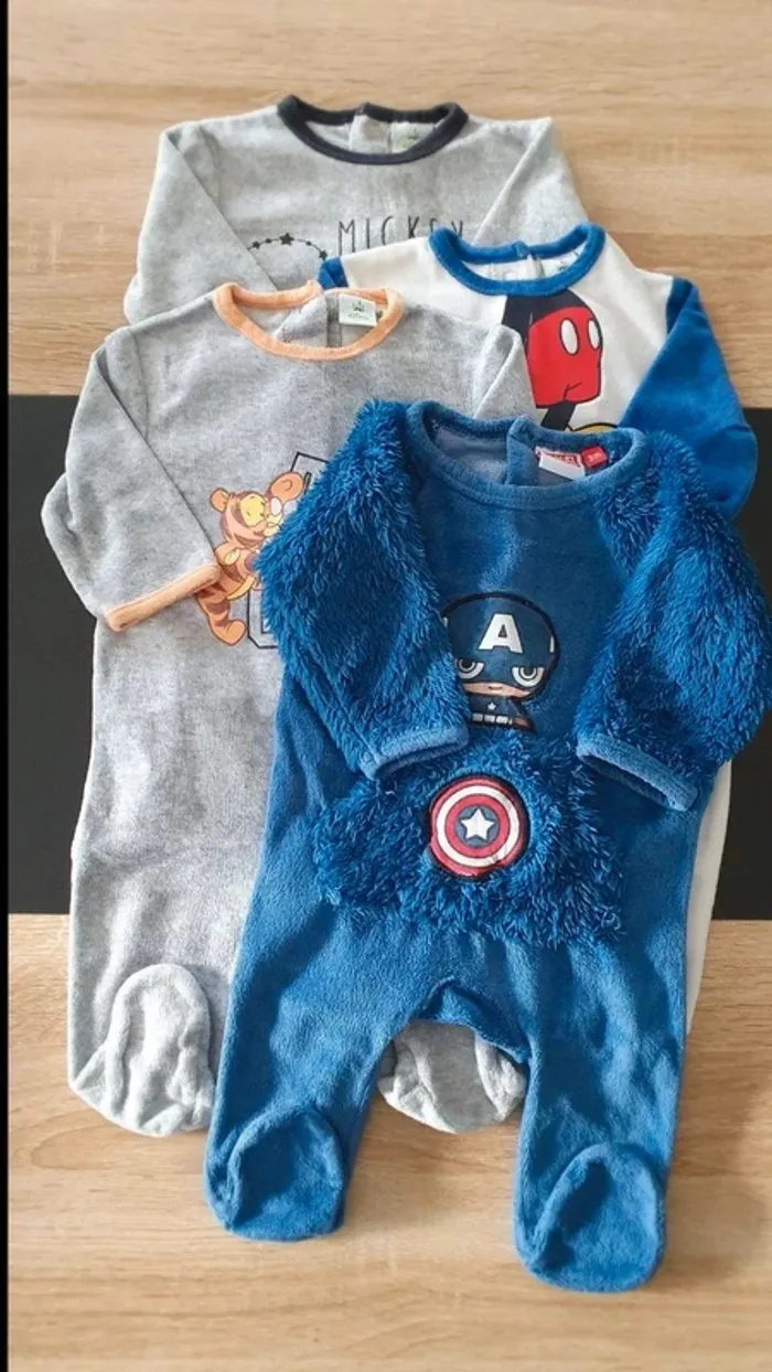 Lot de 4 pyjamas hiver 3 mois