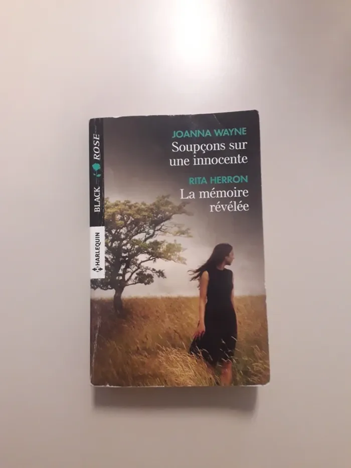 Soupçons sur une innocente Joanna Wayne + La mémoire révélée Rita Herron Black Rose Harlequin