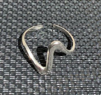 Jolie bague argentée ajustable