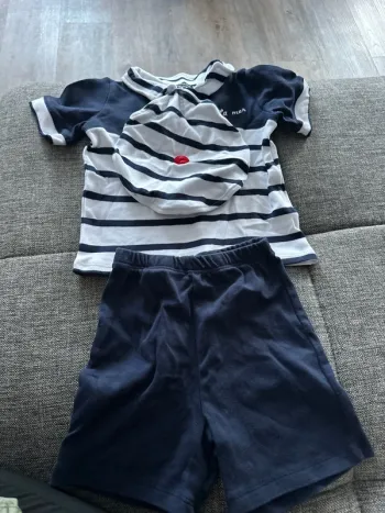Ensemble short , teeshirt et chapeau
