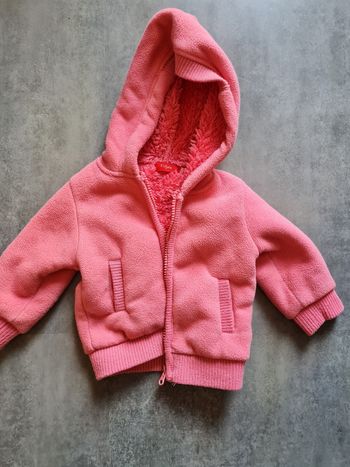 Veste à capuche molletonnée taille 12 mois