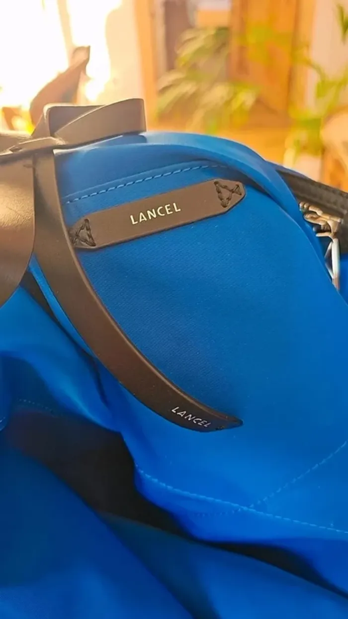 Sac Lancel réversible noir et bleu - photo numéro 6