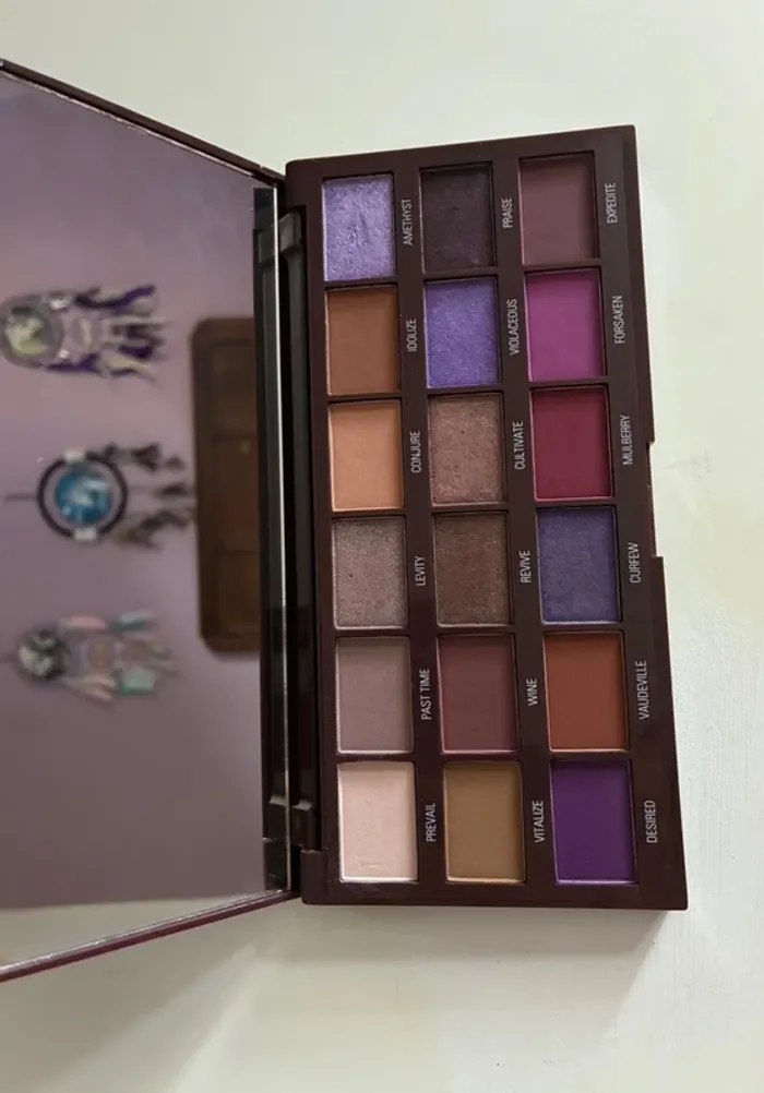 Palette chocolate Violet, 18 fards, Makeup Revolution. - photo numéro 5