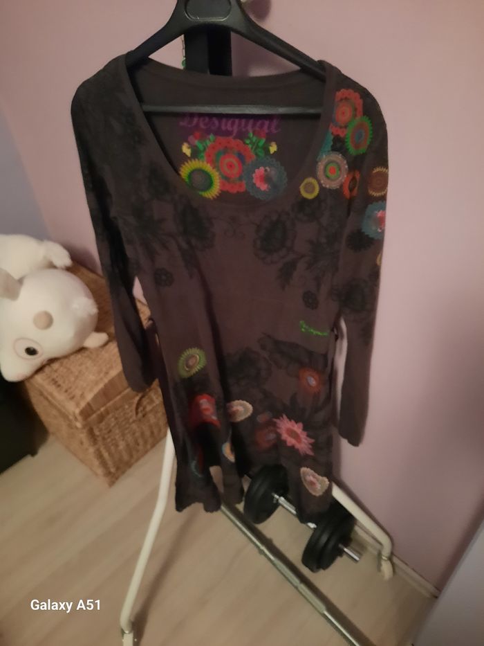 Robe desigual portée 1 fois - photo numéro 3