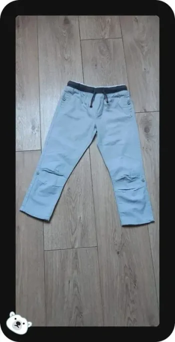 Pantalon obaibi 3 ans grise clair en très bon état
