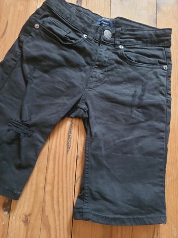 Short noir effet troué
