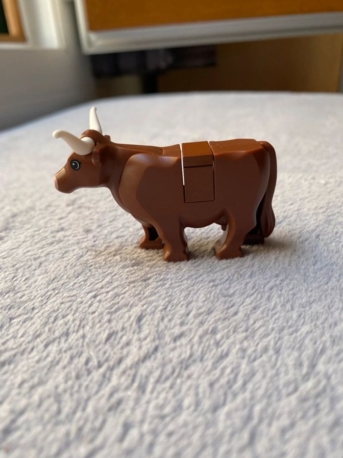 Lego vache Cow with Light Nougat Muzzle and White Spot on Head Pattern with Long Horns - photo numéro 3