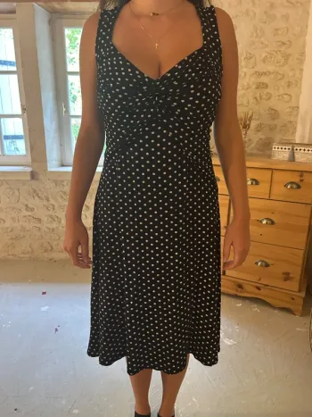 Robe noire à pois blanc