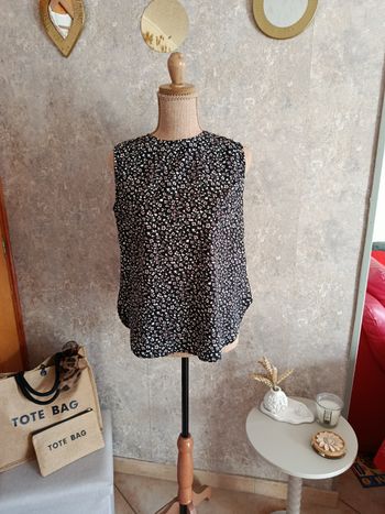 Blouse sans manche à fleurs 