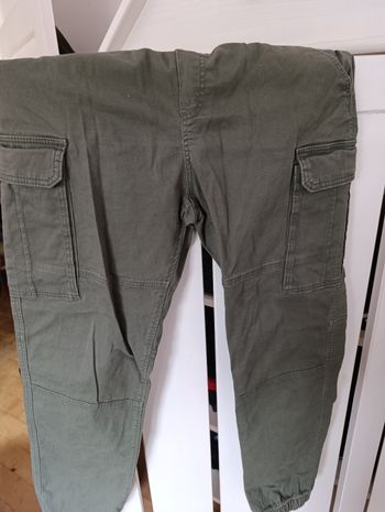 Cargo vert kaki HM