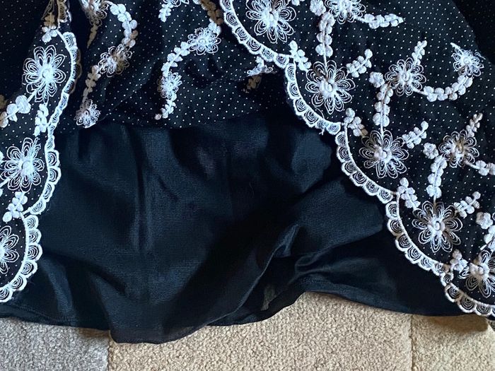 Robe noire et blanche très mini - photo numéro 4