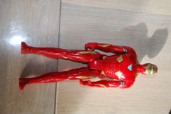 figurine titan Iron. man Hasbro Avengers Endgame - 30 cm - 5 points d'articulation