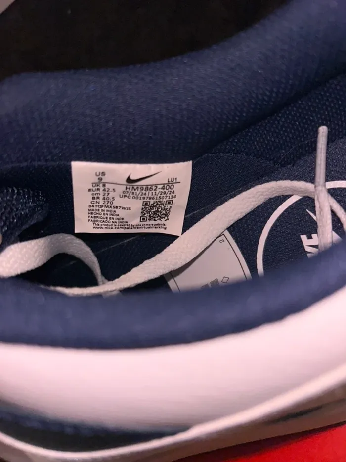 Baskets Nike P.42,5 Neuves - photo numéro 2