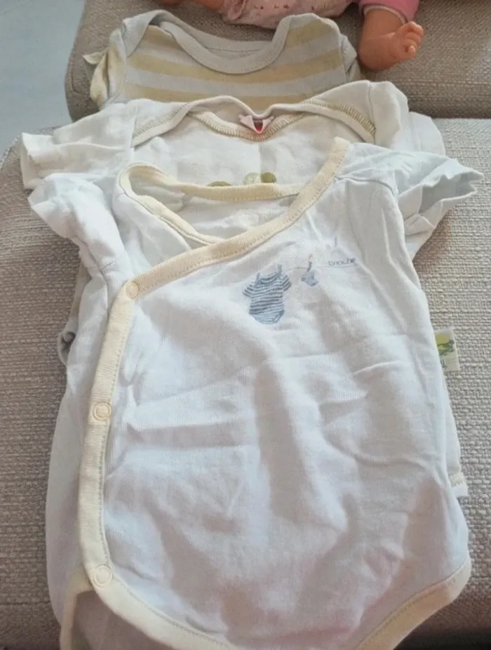 Lot bodies 3 mois