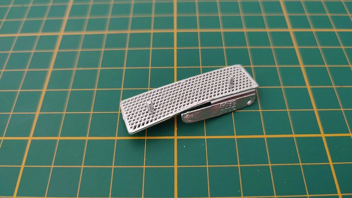 Support marche gauche pièce détachée miniature Mercedes Benz SSK 1928 1/18 burago BBurago #B69 - photo numéro 2