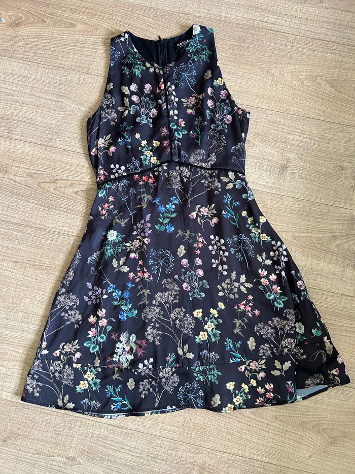 Robe noire et fleurie sans manches Morgan taille 36 TBE - photo numéro 7