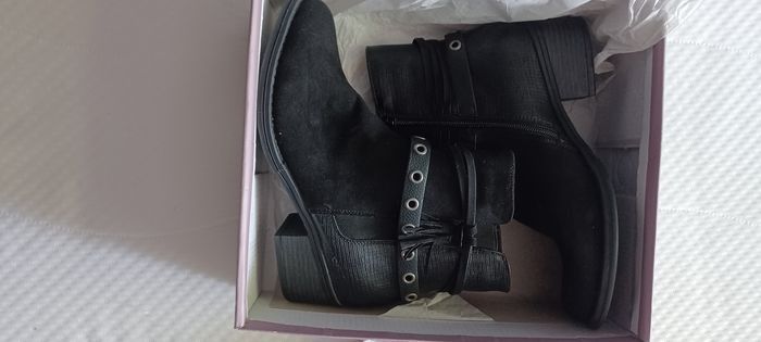 Très jolie mini bottes femme Pointure 38 - photo numéro 5