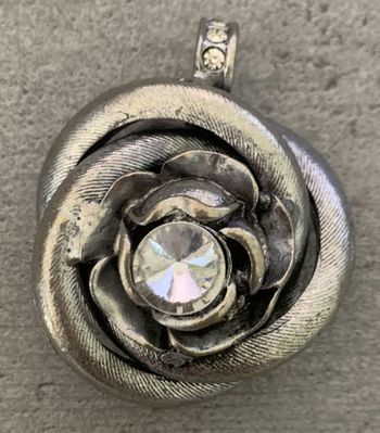 Pendentif en forme de fleur