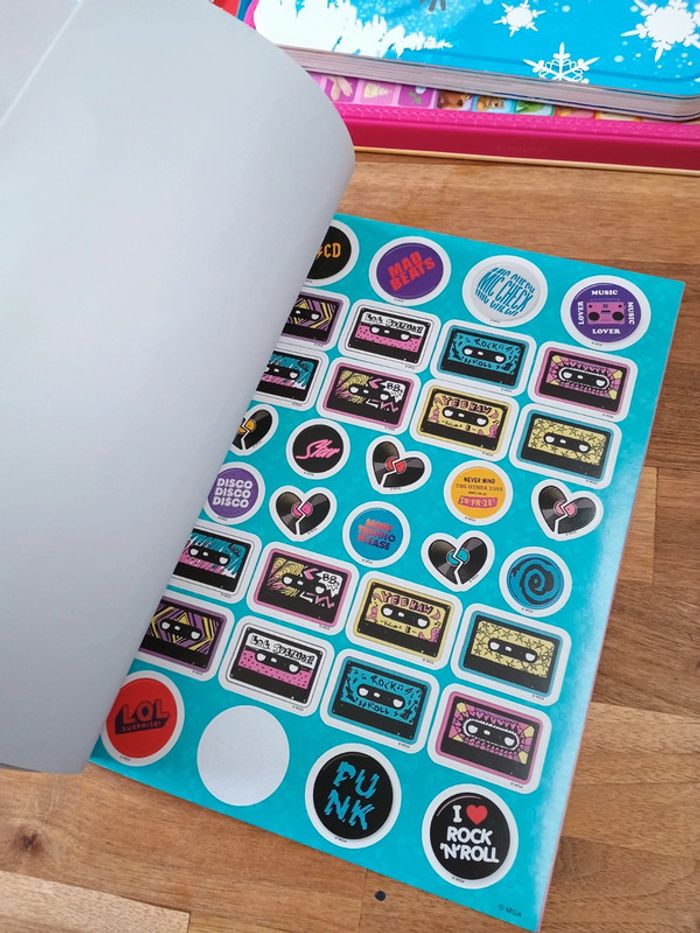 Livre d'autocollants poupée lol - photo numéro 4