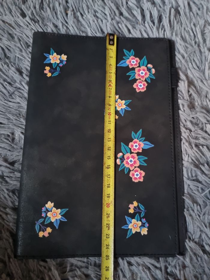 Protège cahier noir à fleurs style cuir - photo numéro 6