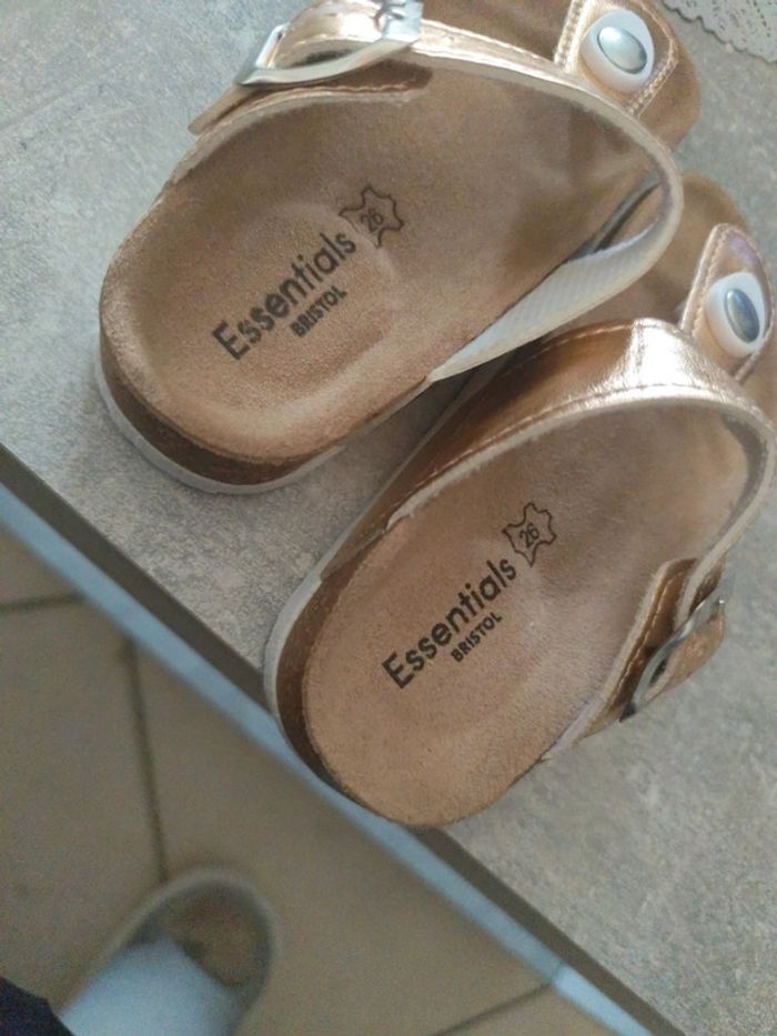 Tong sandales très bon état taille 26 - photo numéro 3