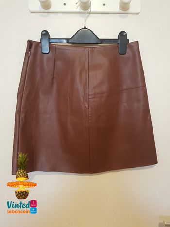 mini jupe en simili cuir marron