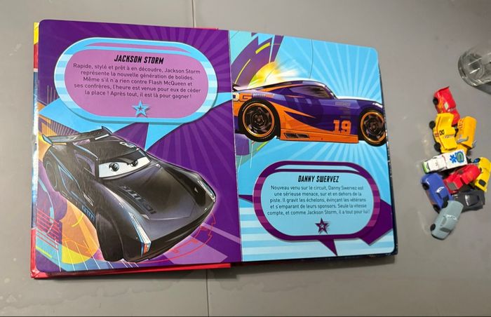 Livre illustré  Cars de Disney « Comptines et figurines » avec figurines - photo numéro 6