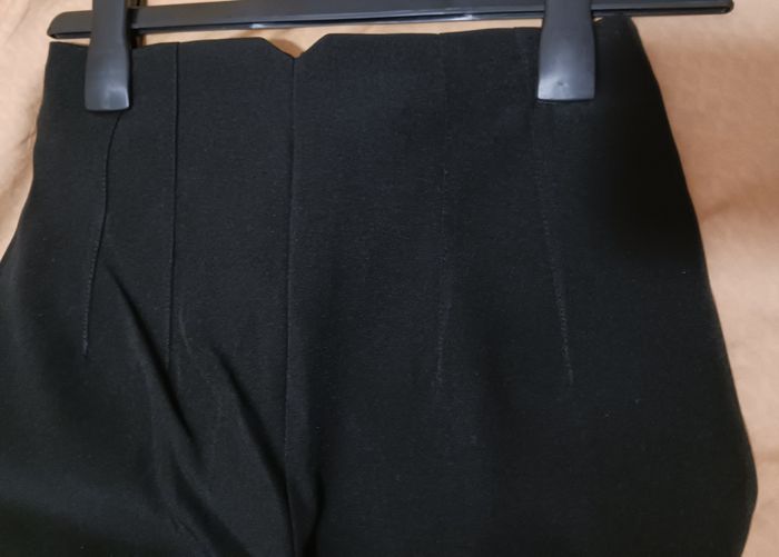 Pantalon noir, taille 34 / 36 ; excellent état voire comme neuf - photo numéro 5