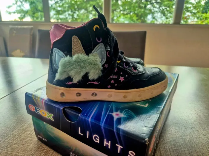 Baskets montantes Geox lumineuses 30 en très bon état