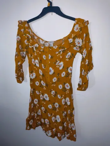 Robe courte fleurie jaune excellent état taille M