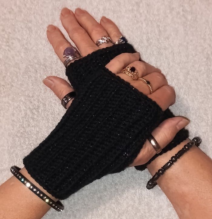 Mitaines "NUIT ETOILEE" fait main au crochet taille M/L - photo numéro 2