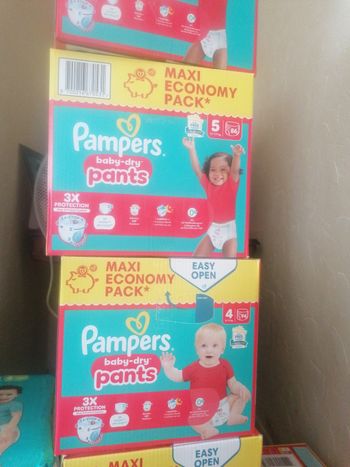 Pampers maxipack pants taille 4 ou 5 couches
