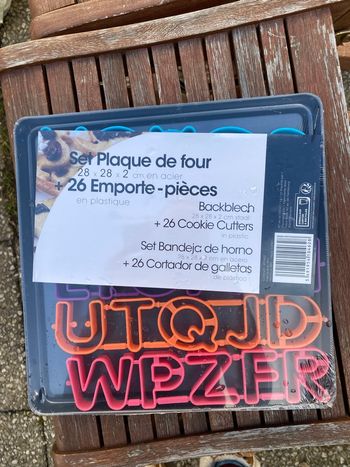 Set plaque four + 26 emporte-pièces 