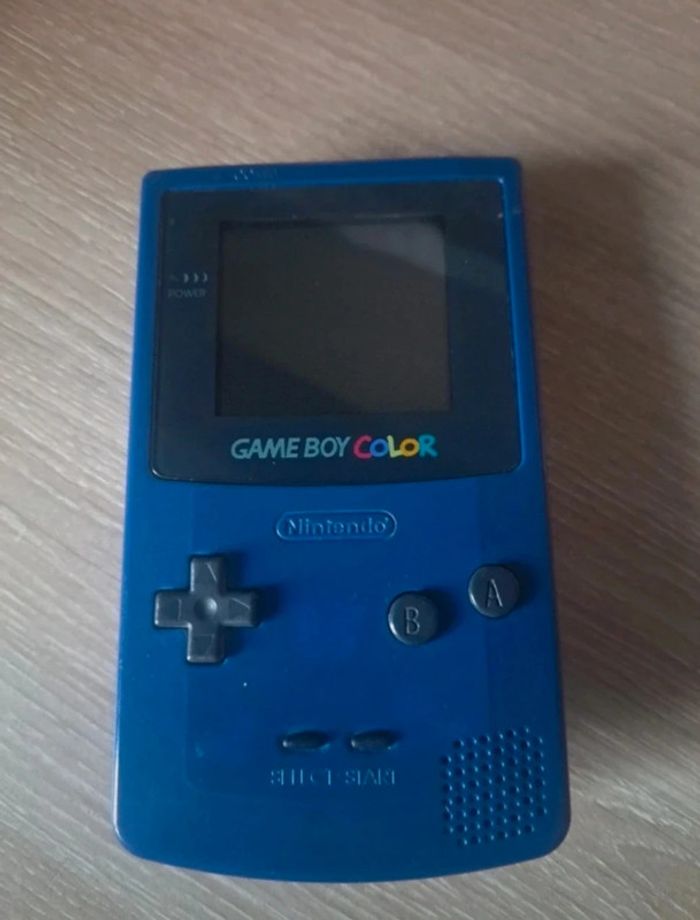 Game Boy Color Violet + Housse rétro officielle – Fonctionnelle 🎮 - photo numéro 2