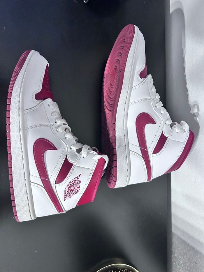 Air Jordan 1 Mid – Pointure 39 – Très bon état – Coloris bordeaux/blanc/noir - photo numéro 4
