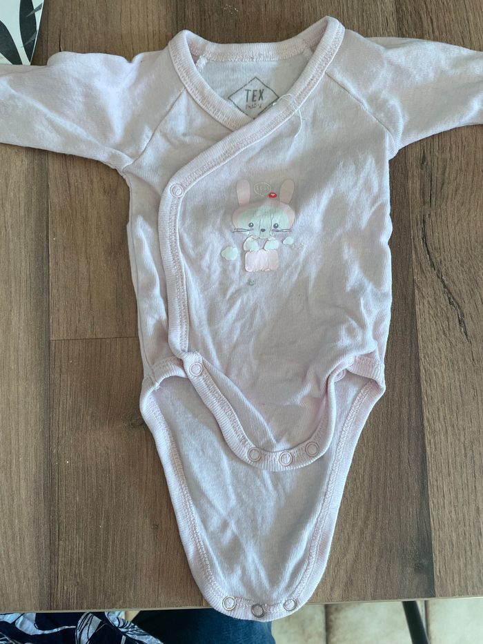 Lot de bodies 1 mois - photo numéro 4