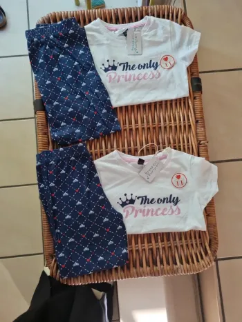 Lot de 2 pyjamas fillles neufs taille 6 ans