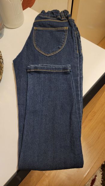  A vendre pantalon jeans slim enfant fille 8 ans neuf sans étiquette 